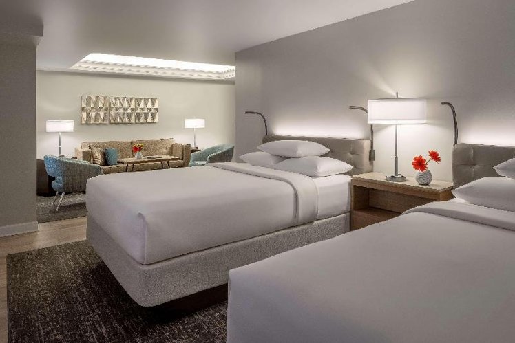 SUITE DELUXE TWO QUEEN BEDS Room
