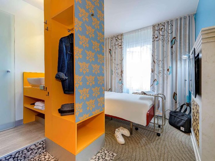 SINGLE STANDARD Room