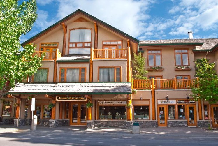 Brewster's  Mountain Lodge