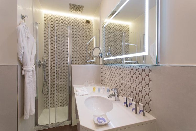 Double or Twin DELUXE Room