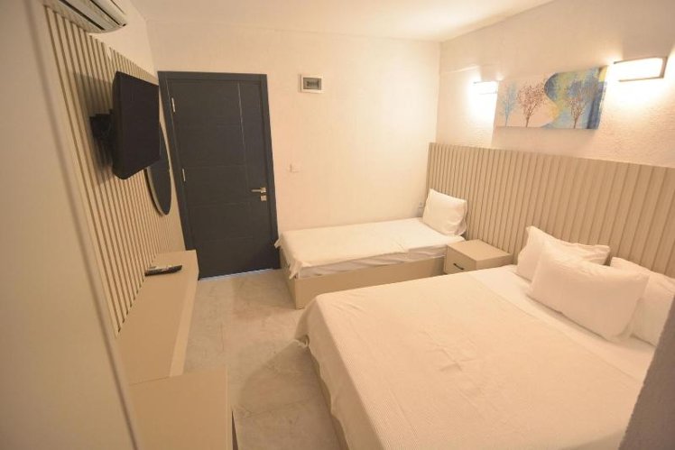 Ados Hotel
