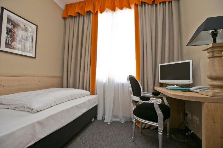 SINGLE STANDARD Room