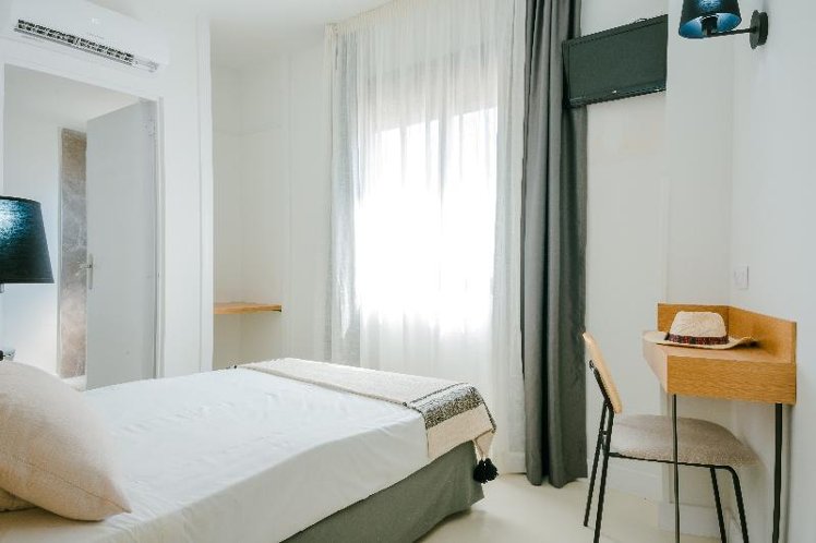 SINGLE STANDARD Room
