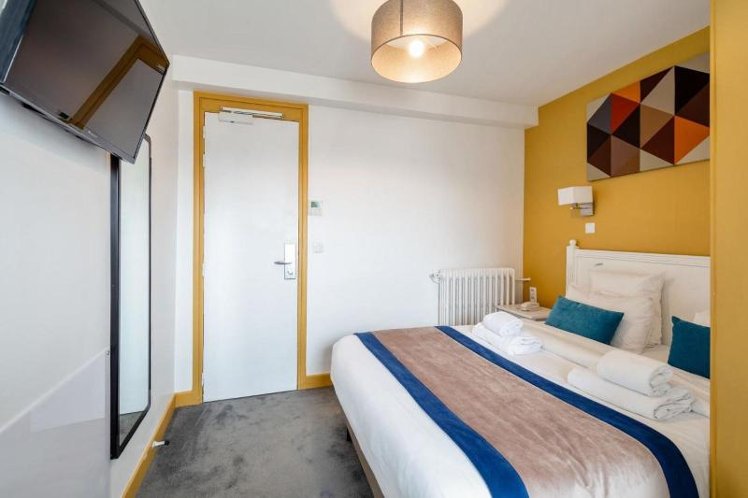 DOUBLE SINGLE USE WITH DOUBLE BED Room