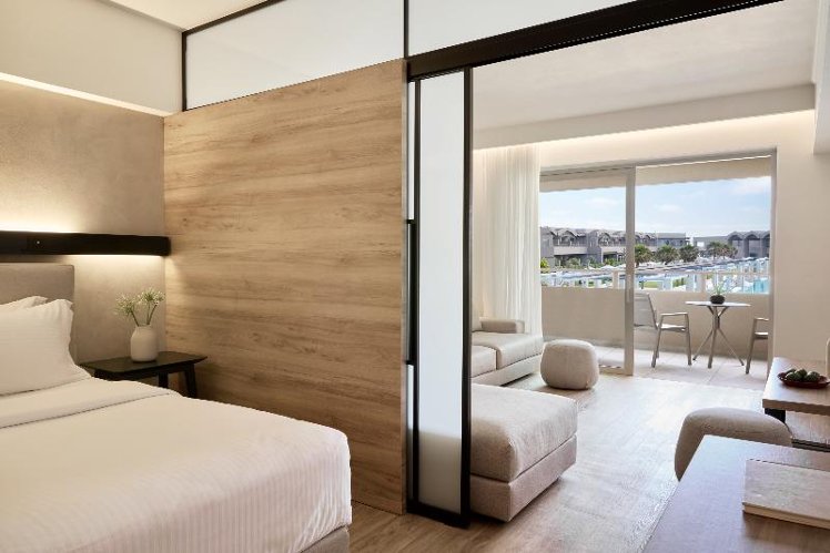 JUNIOR SUITE POOL VIEW Room
