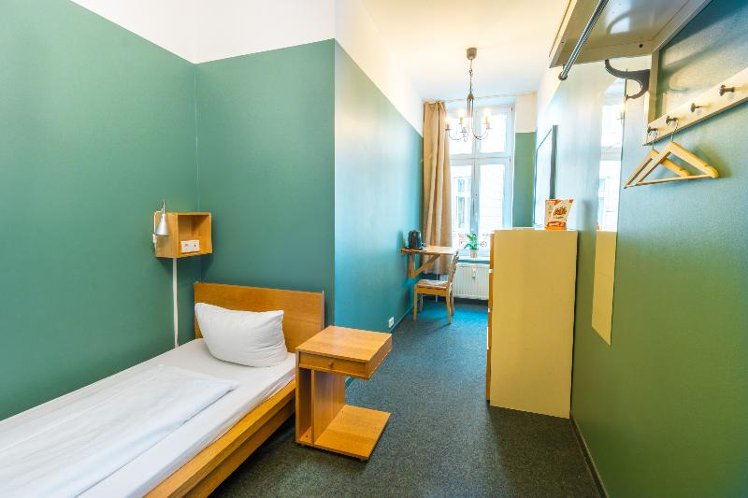 SINGLE ONE BED Room