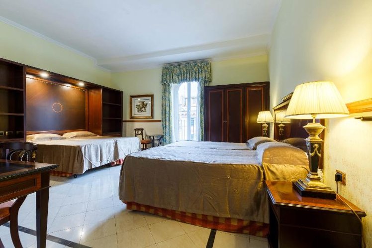TRIPLE STANDARD Room