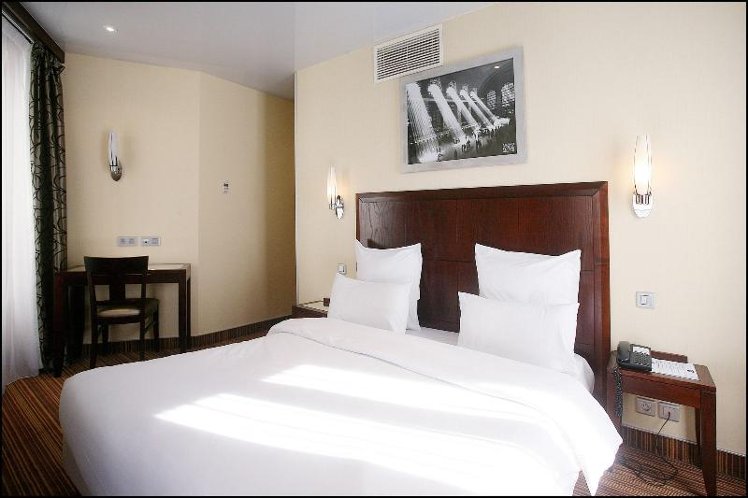 DOUBLE ONE BED Room