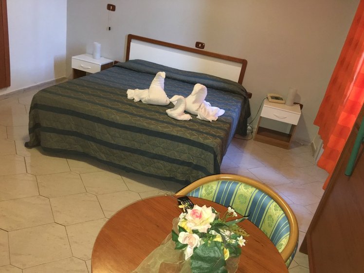 SINGLE STANDARD Room