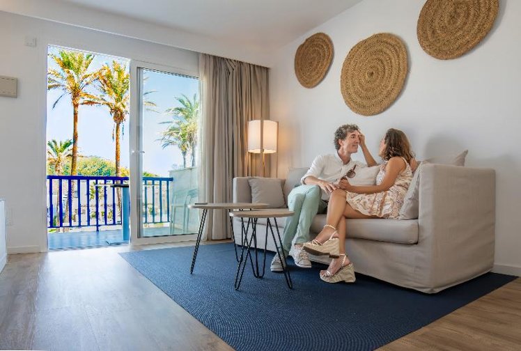 SUITE POOL VIEW Room