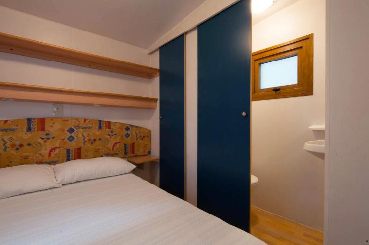 MOBILE HOME TWO BEDS Room