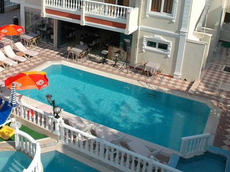 Basil's Apart Hotel