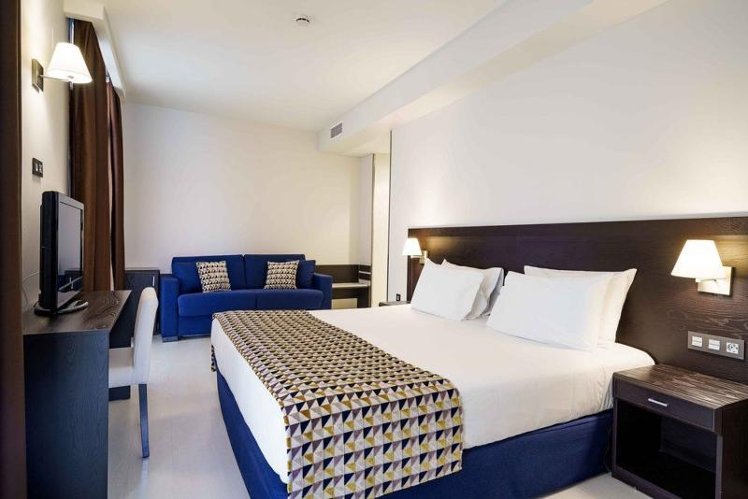 TRIPLE STANDARD Room
