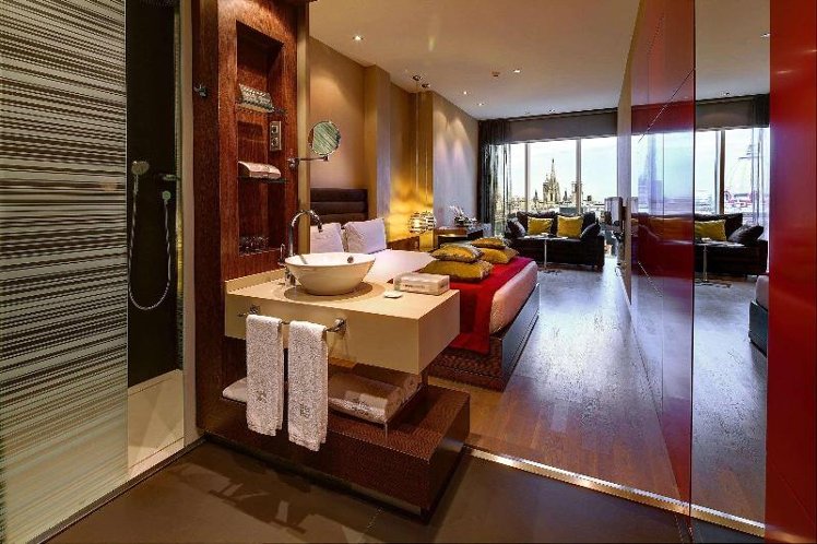 Olivia Plaza Hotel