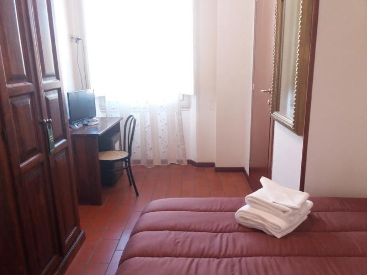 SINGLE STANDARD Room