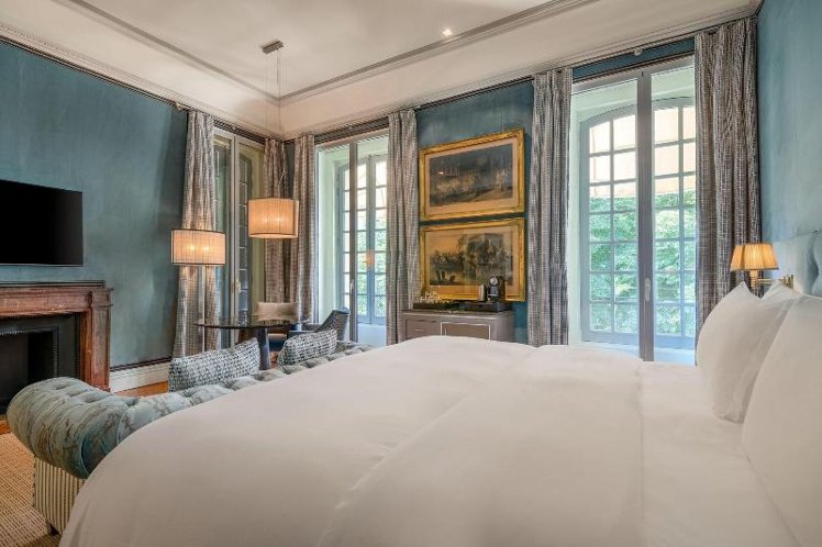 DOUBLE PREMIUM KING BED Room