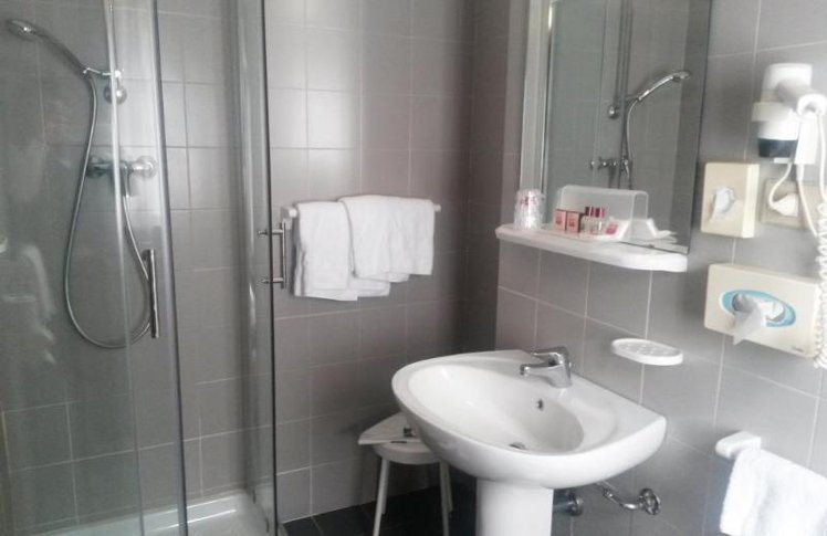 TRIPLE STANDARD Room