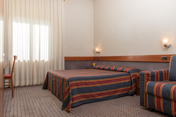 TRIPLE STANDARD Room