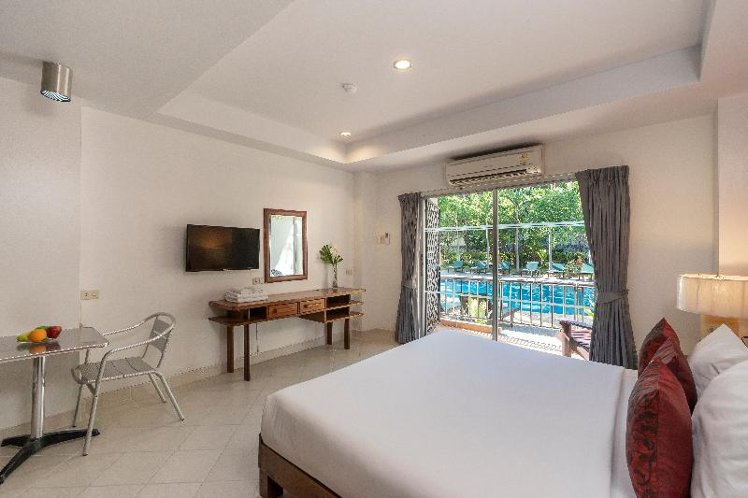 DOUBLE POOL VIEW Room