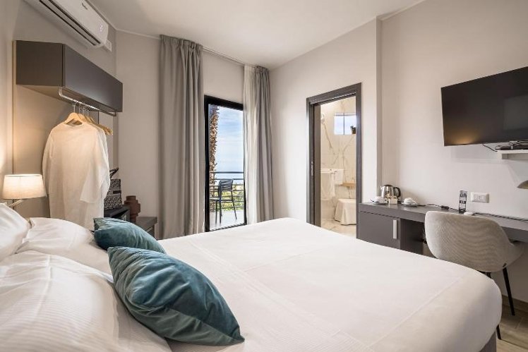 DOUBLE STANDARD Room