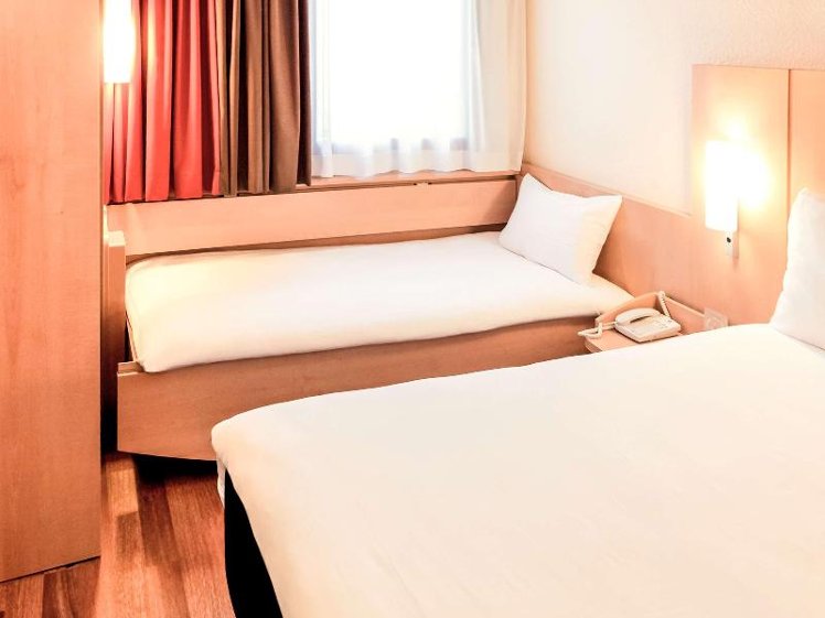DOUBLE WITH DOUBLE BED Room