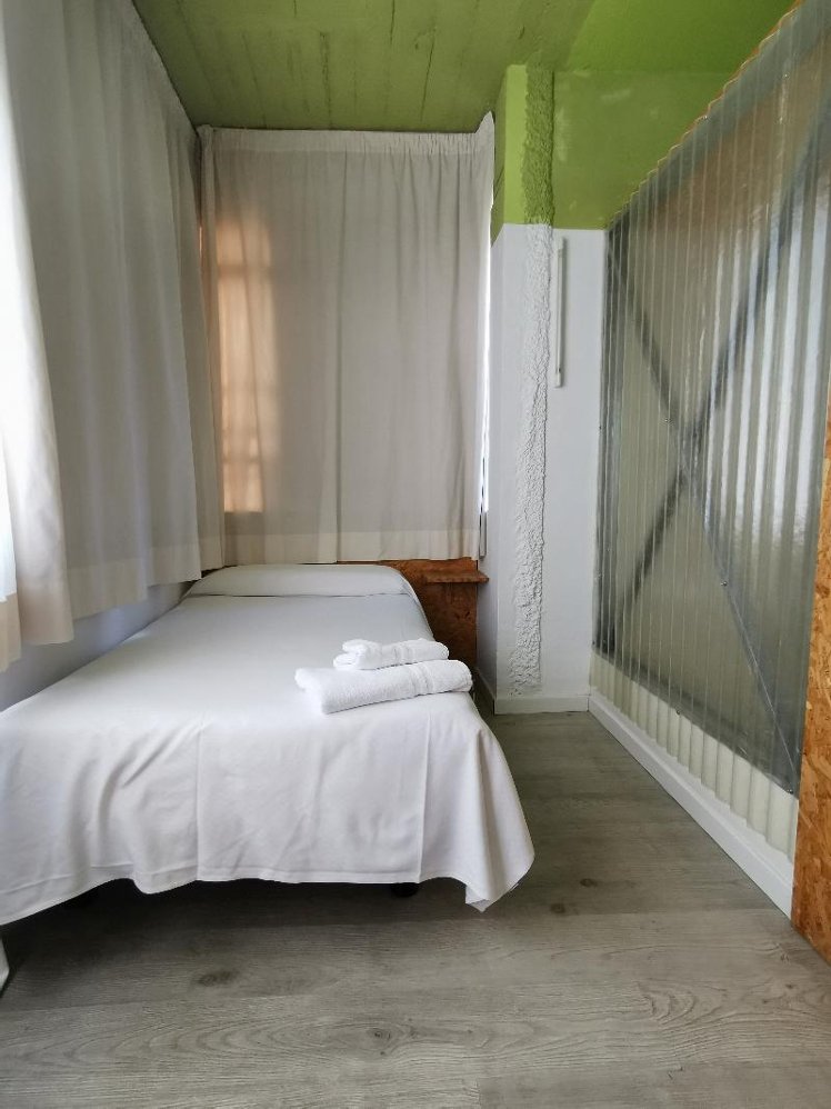 SINGLE STANDARD Room