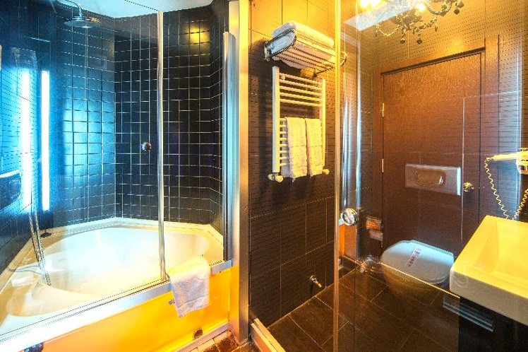 SUITE CAPACITY 3 Room