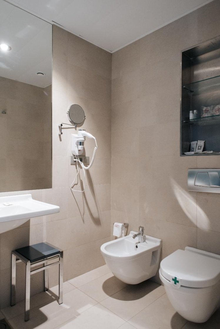DOUBLE SINGLE USE STANDARD Room