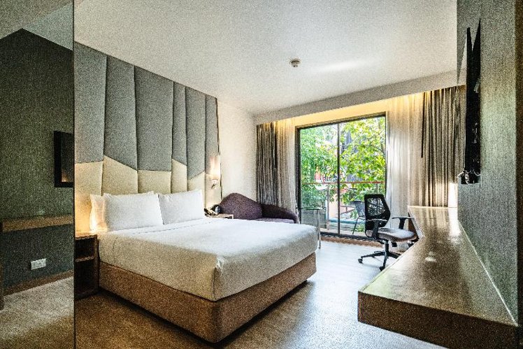 DOUBLE QUEEN SIZE BED Room