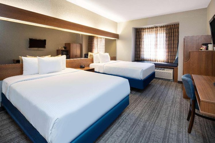 QUADRUPLE TWO QUEEN BEDS Room