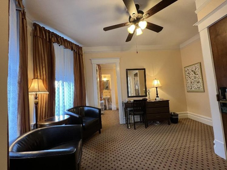 SUITE KING SIZE BED Room