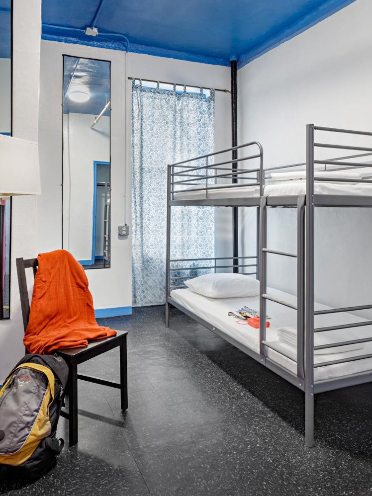 SINGLE WITH SHARED BATHROOM Room
