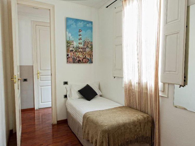 APARTMENT CAPACITY 7 THREE BEDROOMS Room