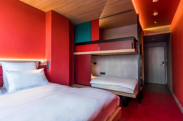 QUADRUPLE STANDARD Room