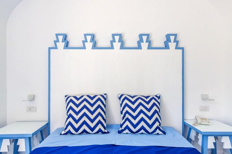 DOUBLE QUEEN SIZE BED Room