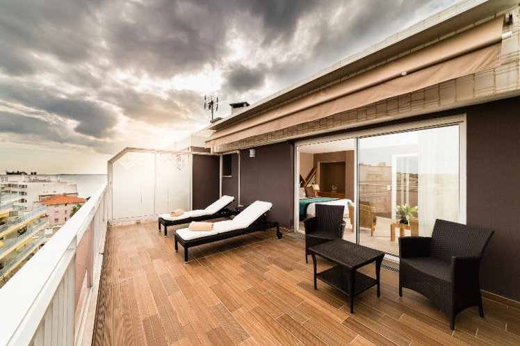 JUNIOR SUITE CITY VIEW Room