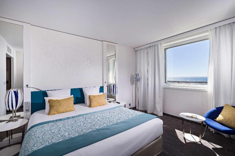 DOUBLE SUPERIOR KING BED Room