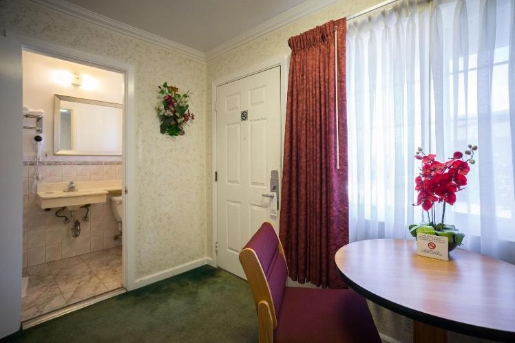 Travelers Inn
