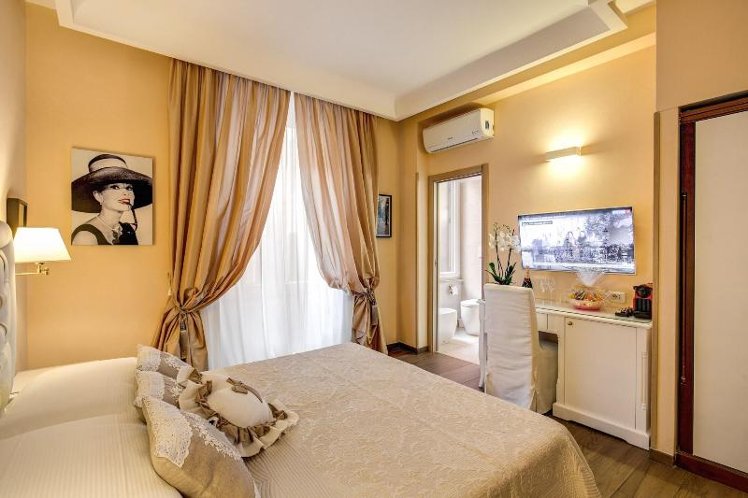 DOUBLE SUPERIOR QUEEN BED Room