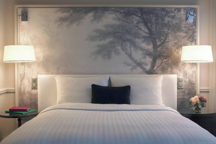 DOUBLE DELUXE ONE BED Room