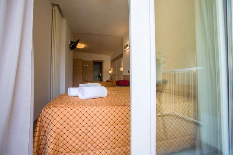 QUADRUPLE STANDARD Room