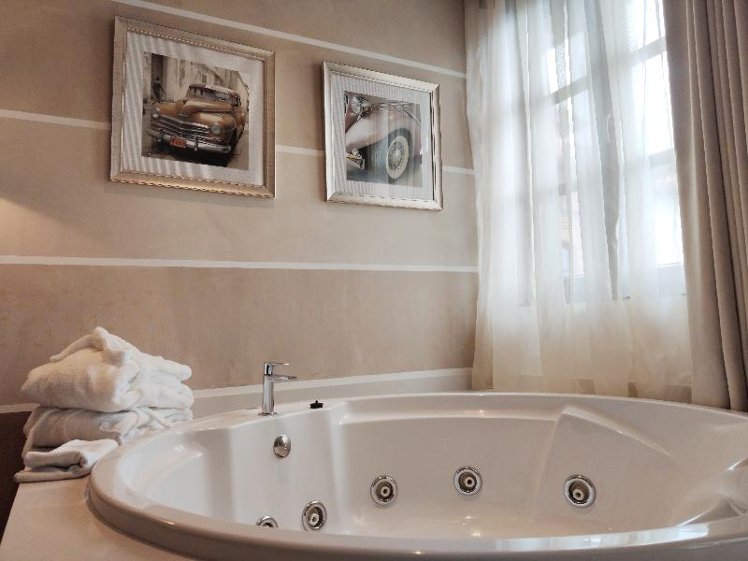 DOUBLE WITH JACUZZI Room