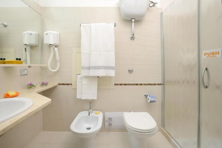 TRIPLE STANDARD Room