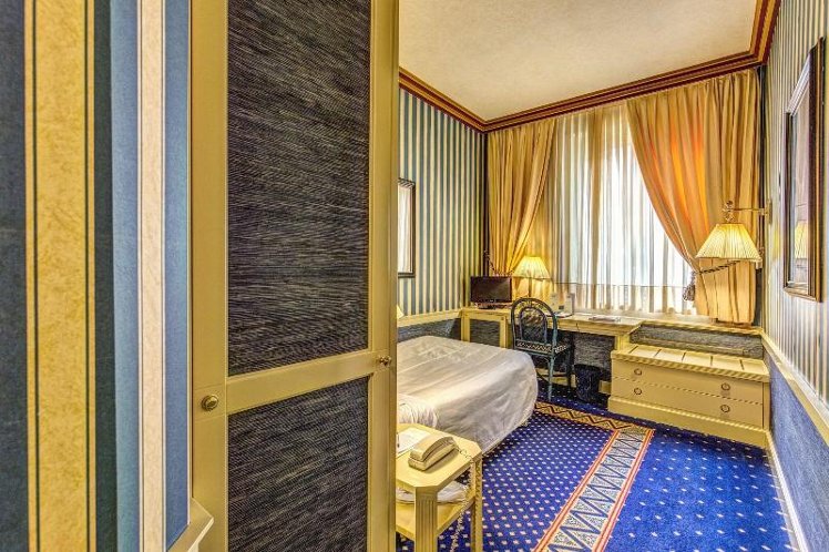 SINGLE STANDARD Room