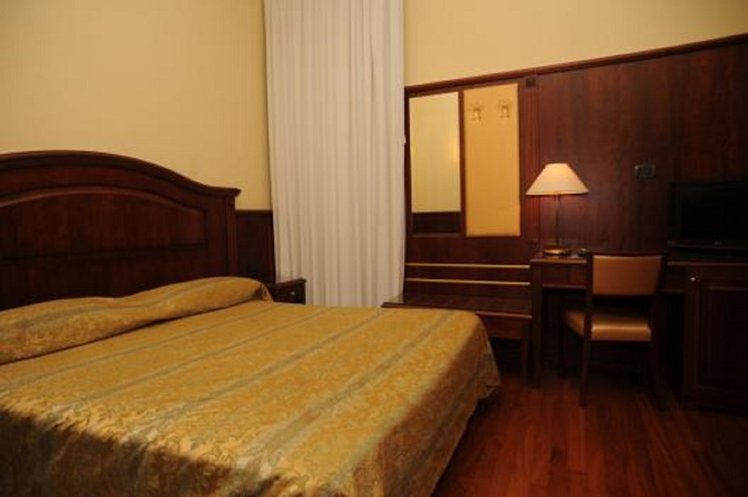 DOUBLE STANDARD Room