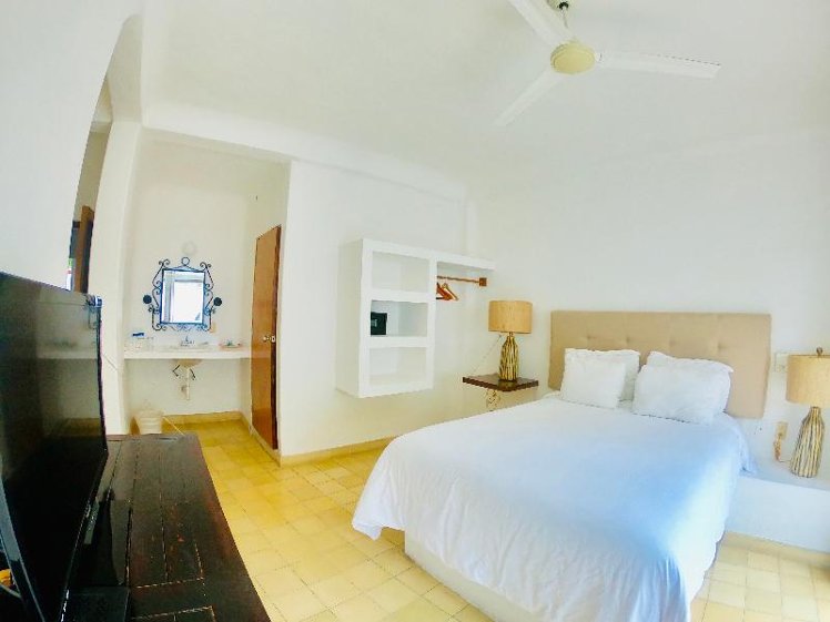 DOUBLE QUEEN SIZE BED Room