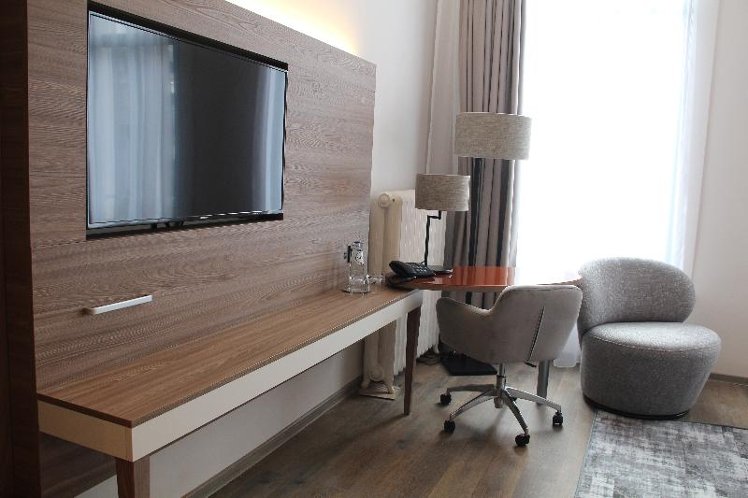 DOUBLE DELUXE ONE BED Room