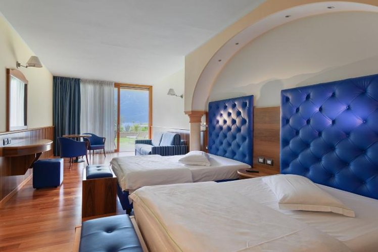 JUNIOR SUITE LAKE VIEW Room
