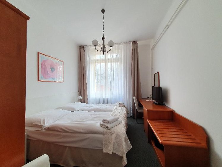 DOUBLE WITH SHARED BATHROOM Room