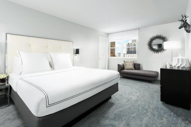DOUBLE DELUXE KING BED Room